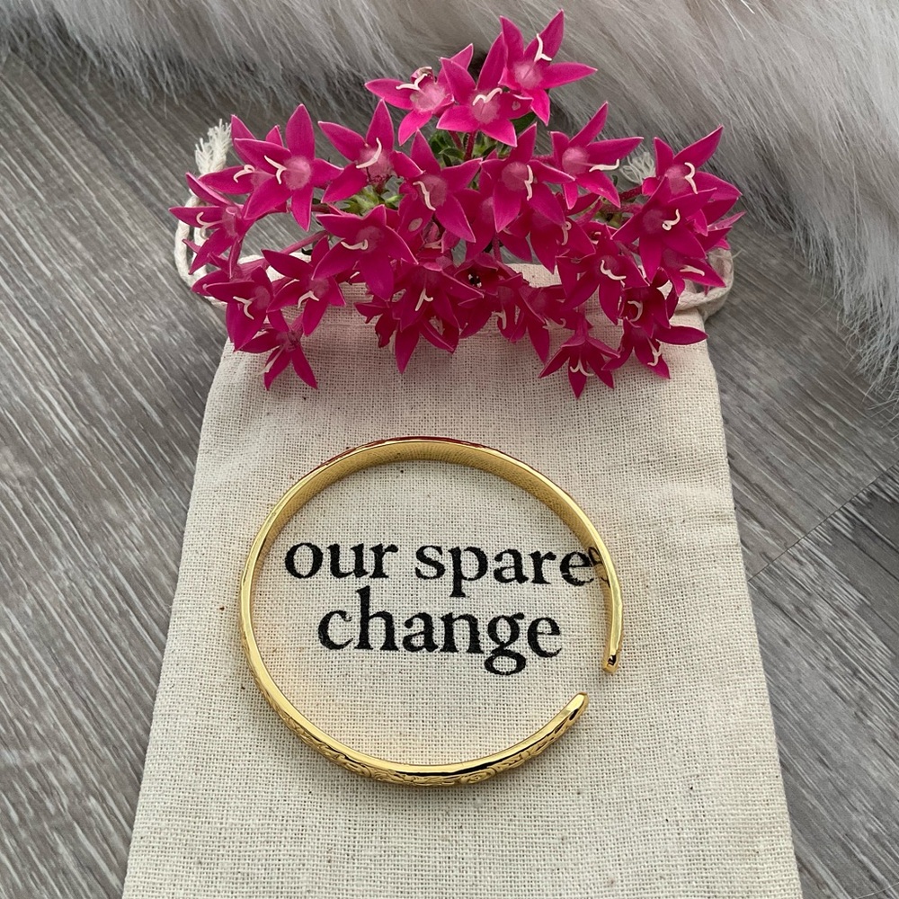 ✨ OUR SPARE CHANGE Floral Cuff Braclet